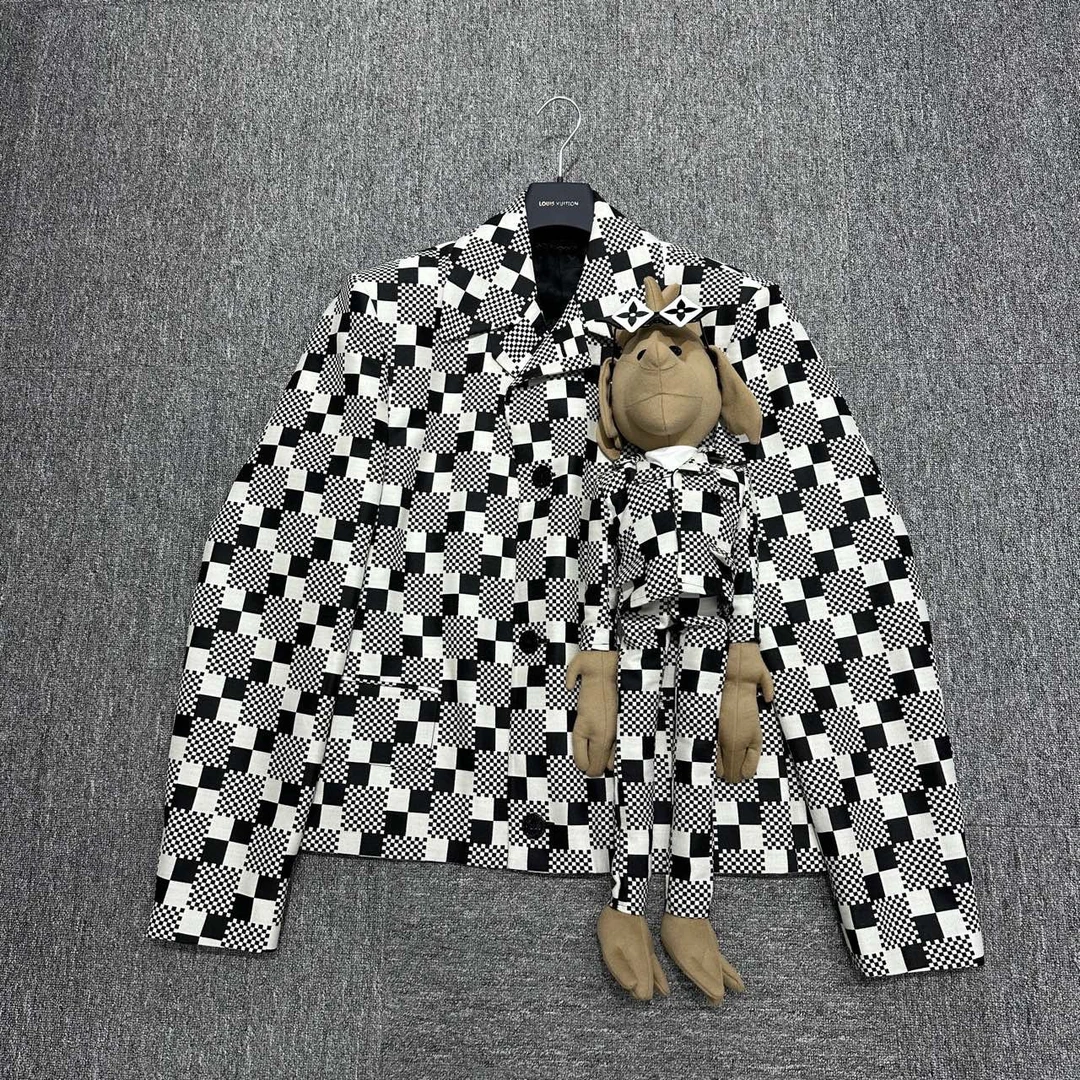 louis vuitton 秀款玩偶西装/52码/99新/07137/公价45000