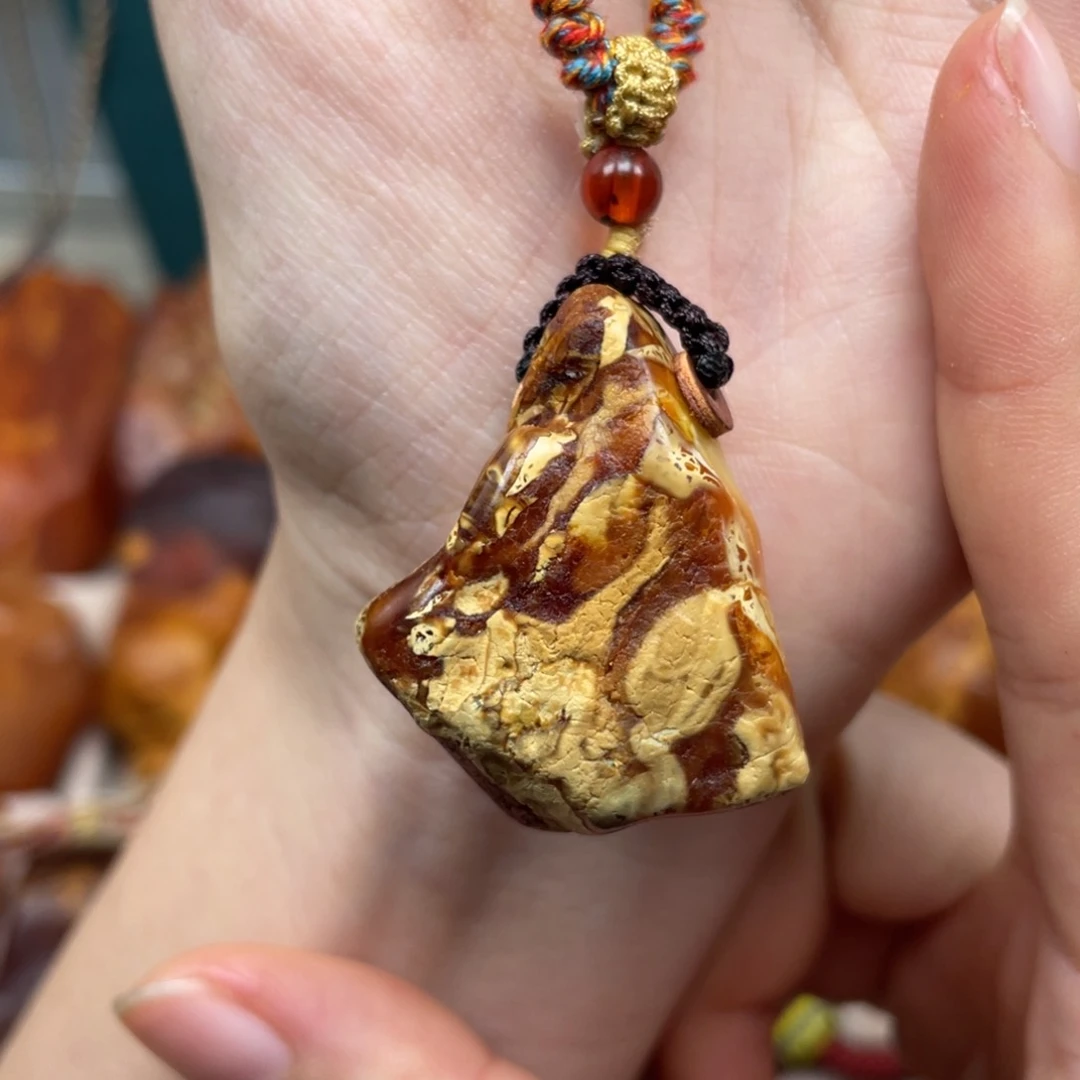 琥珀珠宝奇石未镶嵌