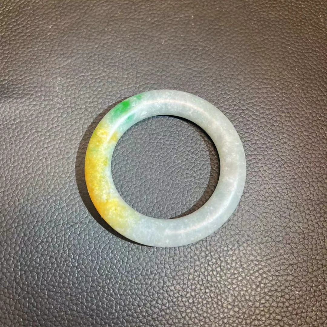 腾冲老翡翠特色手镯