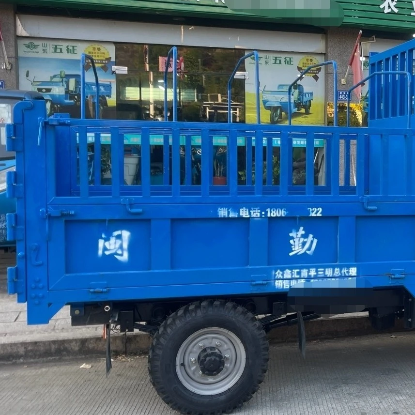 小型农场牲畜运输车