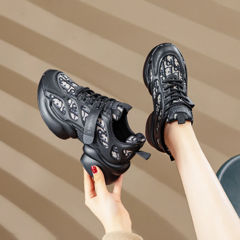 黑色显脚小爆款老爹鞋女ins2024秋季新款厚底真皮轻便休闲运动鞋