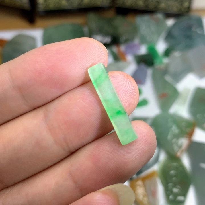 定制翡翠未镶嵌天然翡翠吊坠