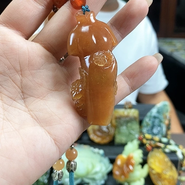 蛇纹石玉吊坠未镶嵌