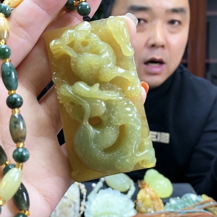 蛇纹石玉吊坠未镶嵌