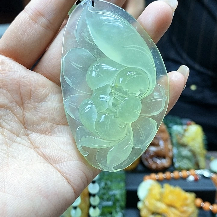 蛇纹石玉吊坠未镶嵌