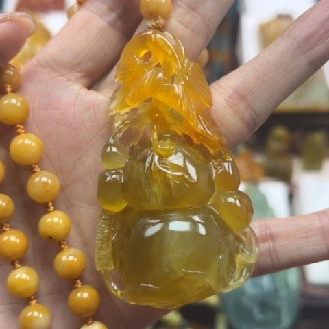 蛇纹石玉挂件未镶嵌