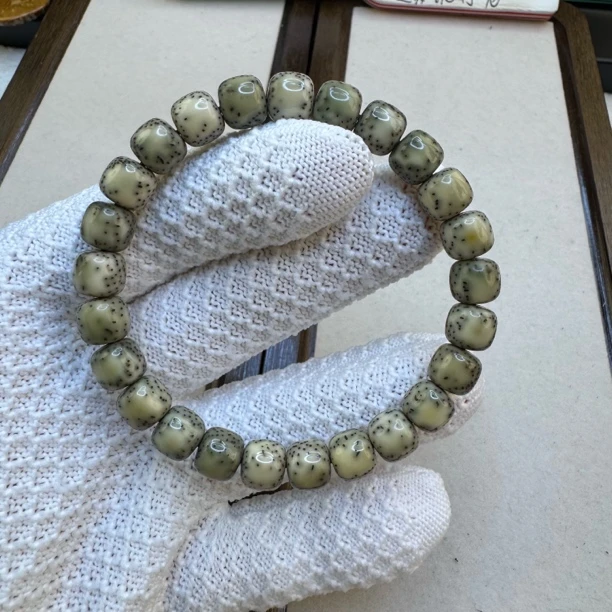 海南星月菩提石玉料，侧大留白9.5