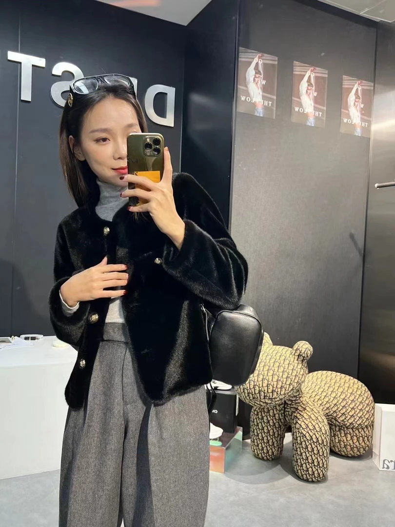 辰晗家冬款小香扣子环保外套