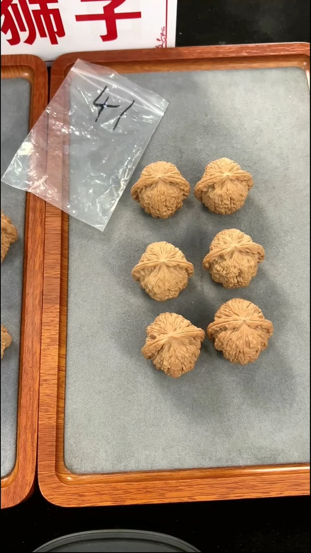 【闪购商品】文玩核桃把件全品头茬六面精配41尺白狮子