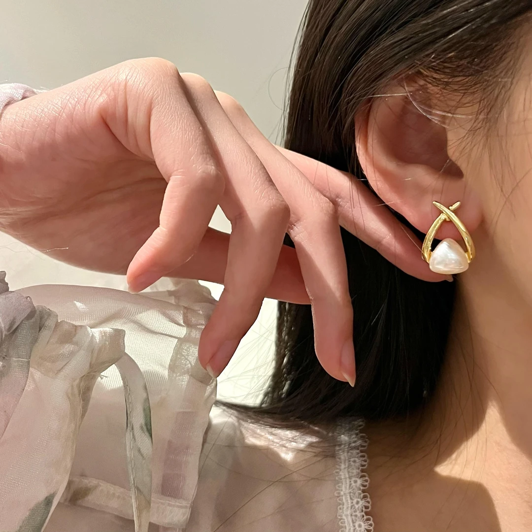 合金耳饰 交叉珠珠耳环高级大气耳饰轻奢小众耳坠耳钉女2024新款