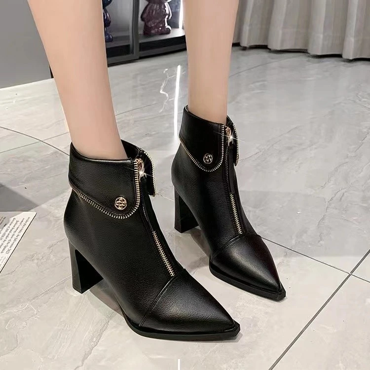 欧美新款英伦风短靴女2024秋冬尖头高跟鞋粗跟前拉链法式设计感小