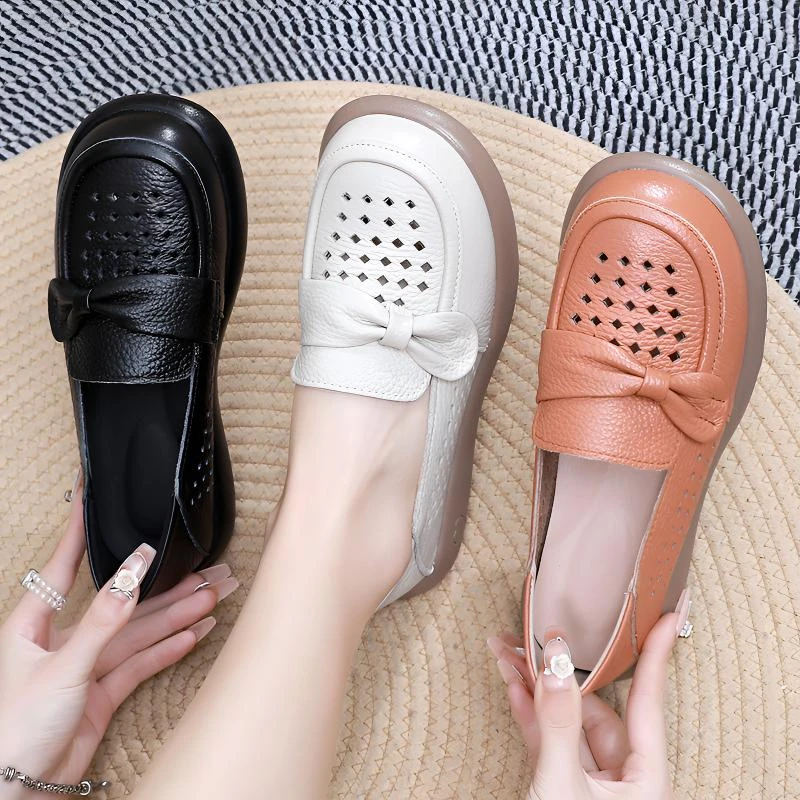 头层牛皮妈妈鞋夏季新款软面软底舒适百搭中年女凉鞋平底镂空鞋子