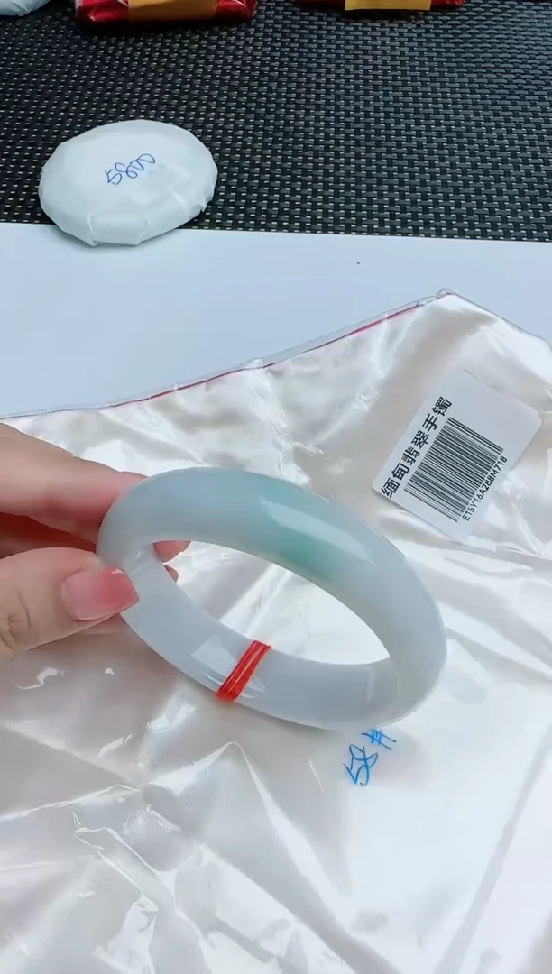 【闪购商品】翡翠手镯未镶嵌58圈口：