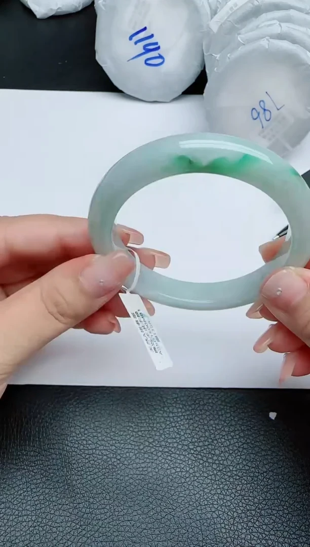 【闪购商品】翡翠手镯未镶嵌圈口：54