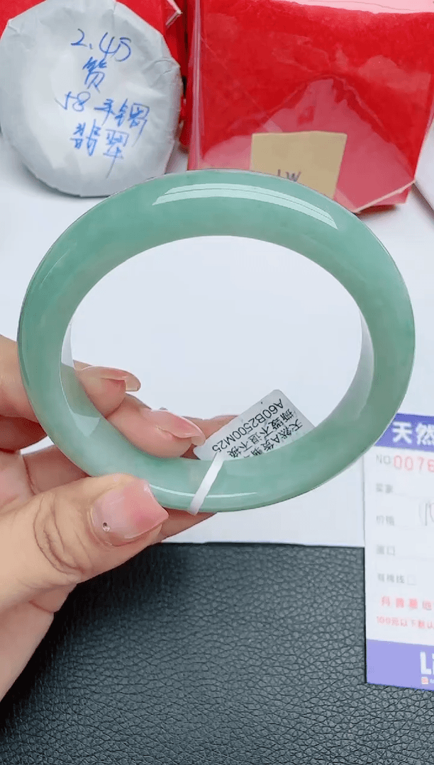 【闪购商品】翡翠手镯未镶嵌圈口：56+
