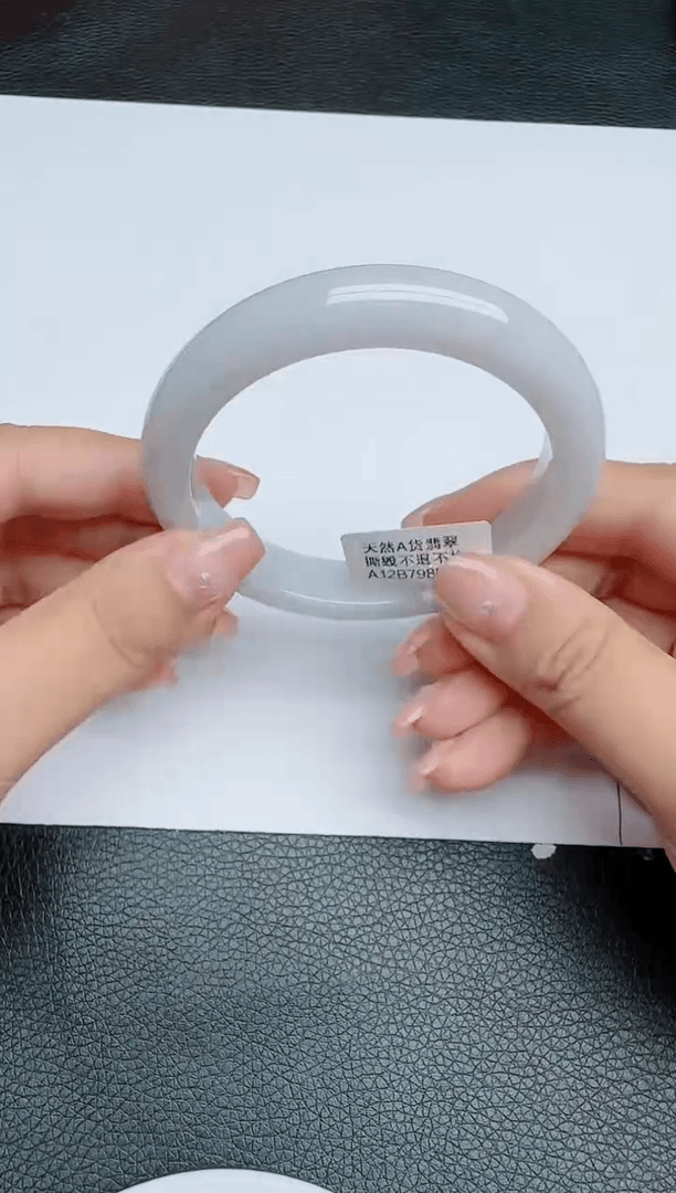 【闪购商品】翡翠手镯未镶嵌圈口：56+