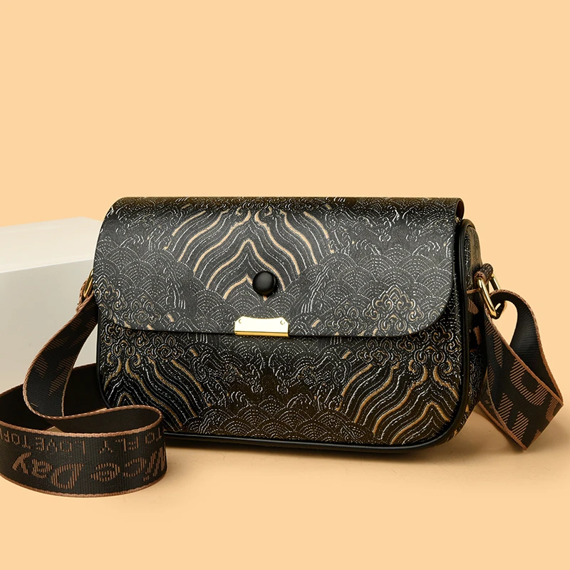 今年流行的包包女式2024新款流行时尚单肩包超火宽肩带斜挎小方包