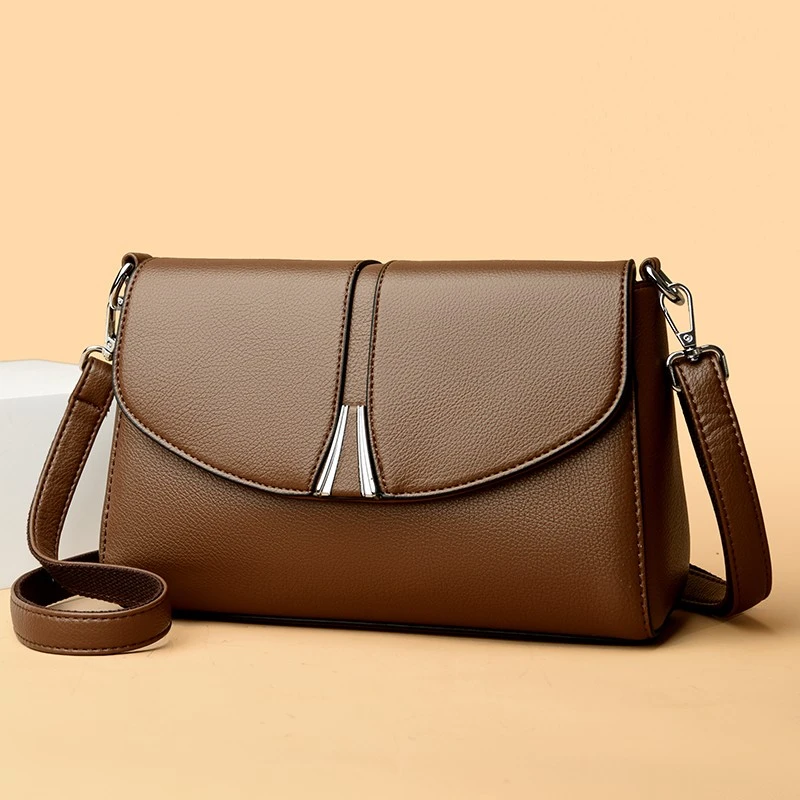 2024秋冬新款真皮质感休闲中年斜跨女士背包单肩斜挎包时尚百搭