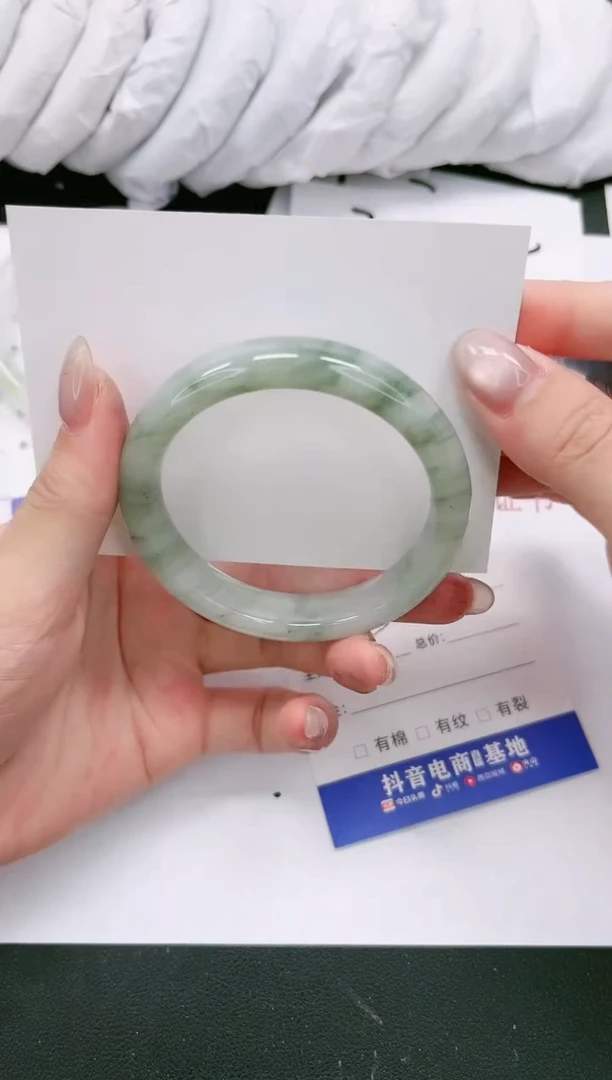 【闪购商品】石英质玉手镯合金75