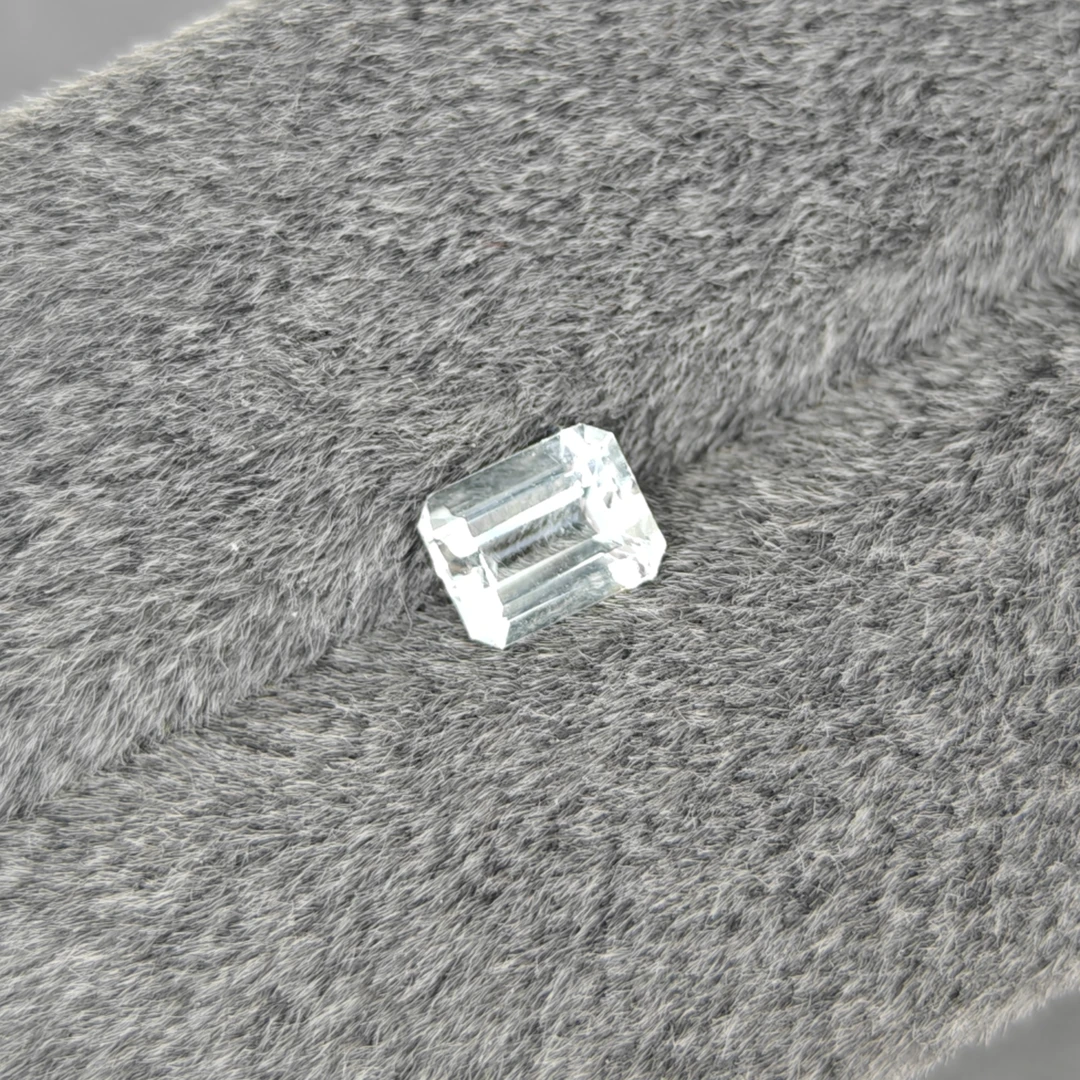 A95-2ct/3ct/4ct长八角形白色绿柱石(白海蓝)