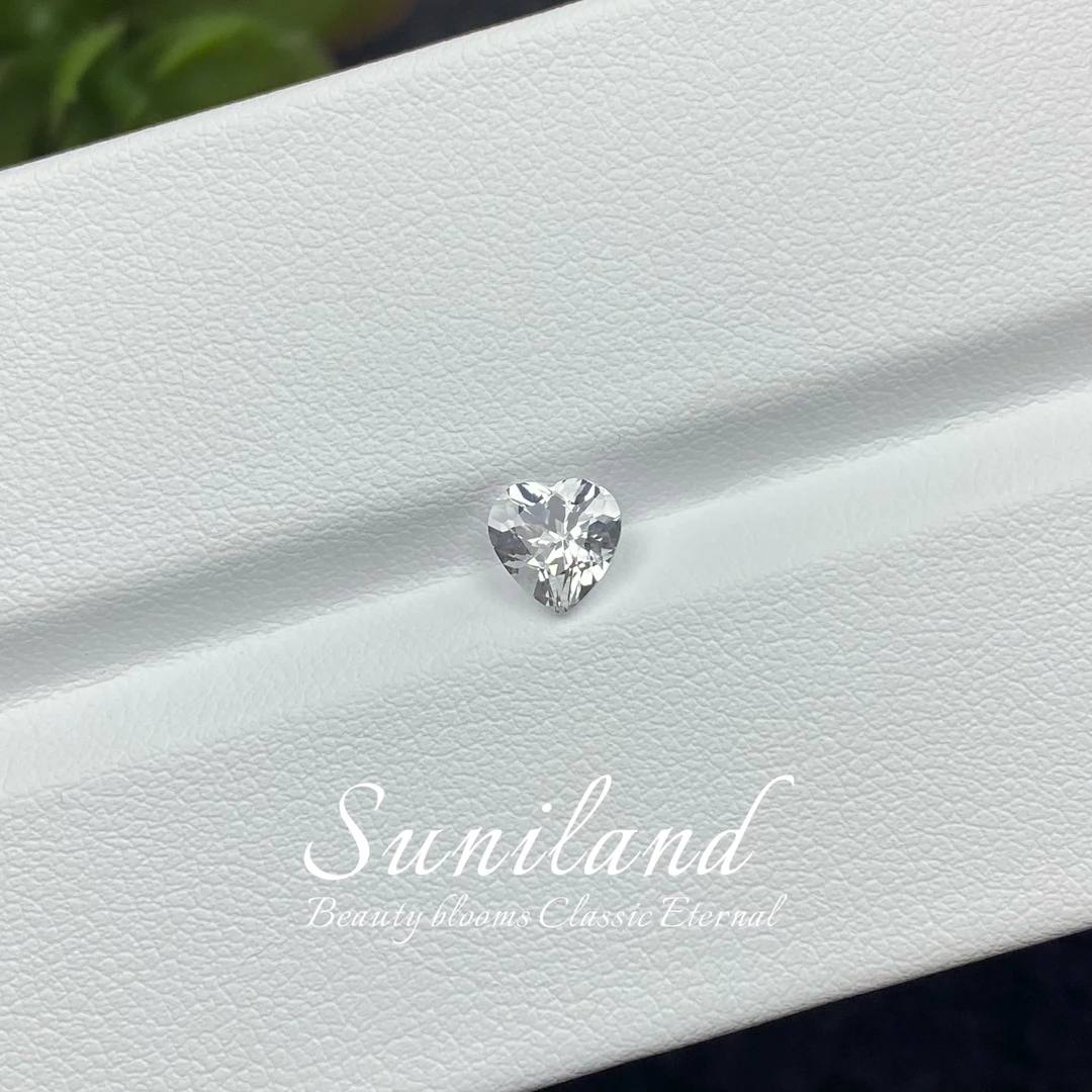 A87-0.60ct以上P/爱心形白色绿柱石(白海蓝)冰块白/6*6mm