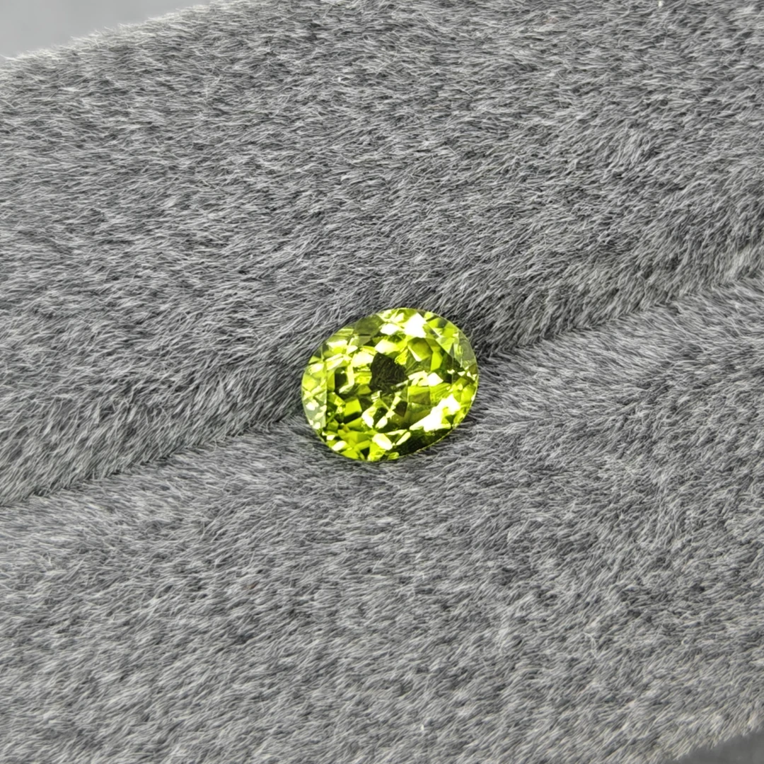 A04-3.10ct以上橄榄石裸石椭圆形精切火彩好全净9x11mm