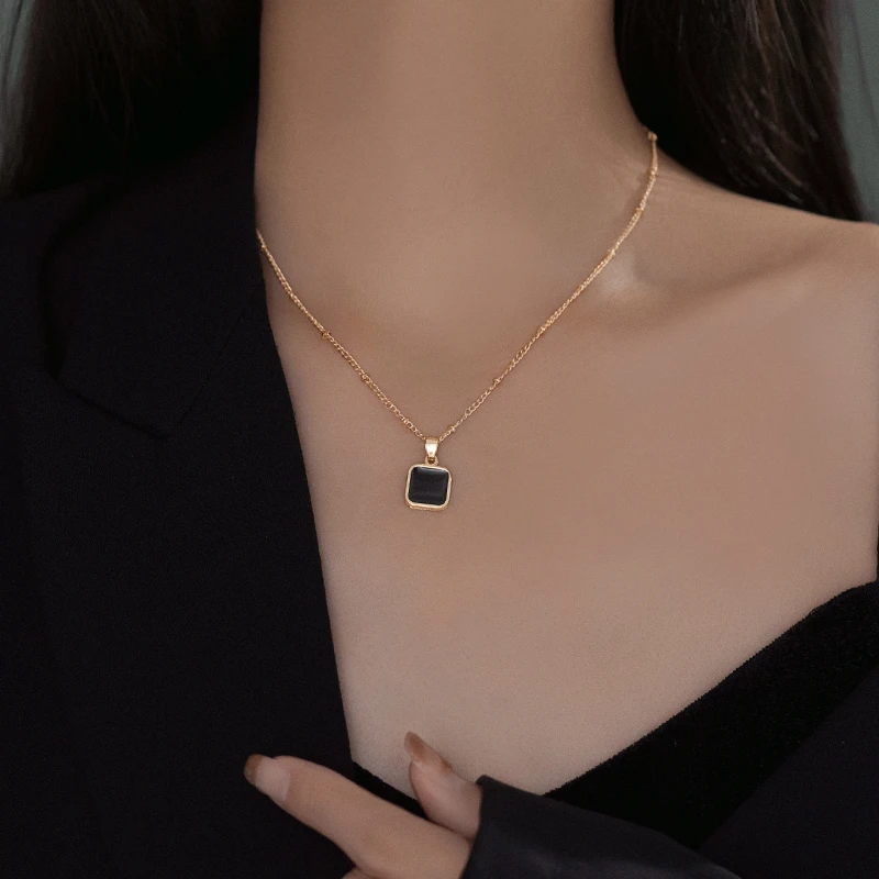 铜合金项链 金美澳黑色方块项链女气质锁骨链小众设计2024年新款