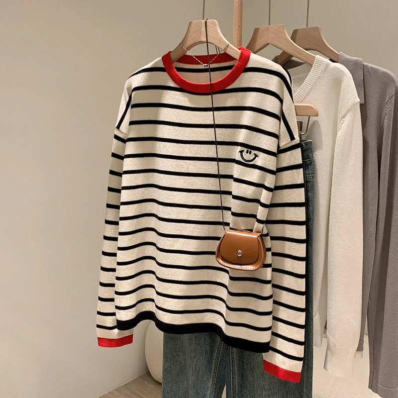 撞色条纹拼接笑脸刺绣设计感圆领针织衫女秋季百搭修身打底衫上衣