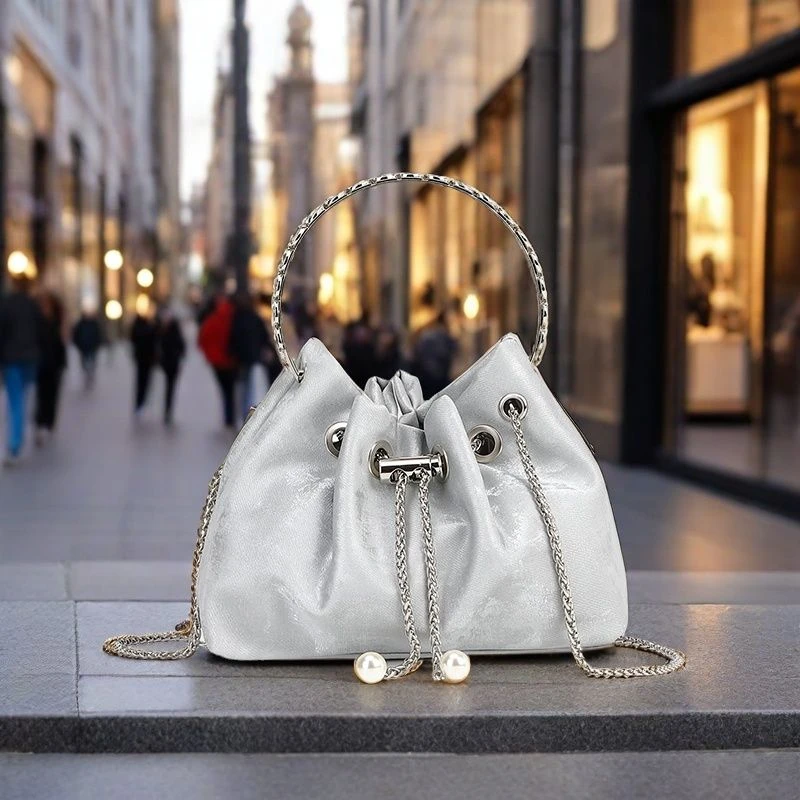 月辉银水钻手提水桶包女百搭高级感链条包女士真皮小众