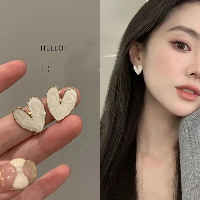 合金耳饰  法式爱心耳夹女小众设计高级时尚百搭轻奢耳饰