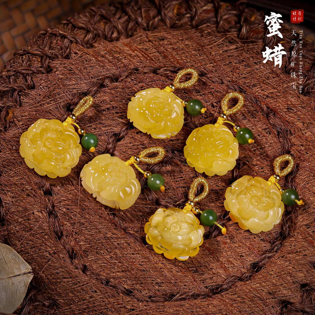 【桃总推荐】蜜蜡雕刻花小滴溜配饰多样性（发其中一件）ZY40815011