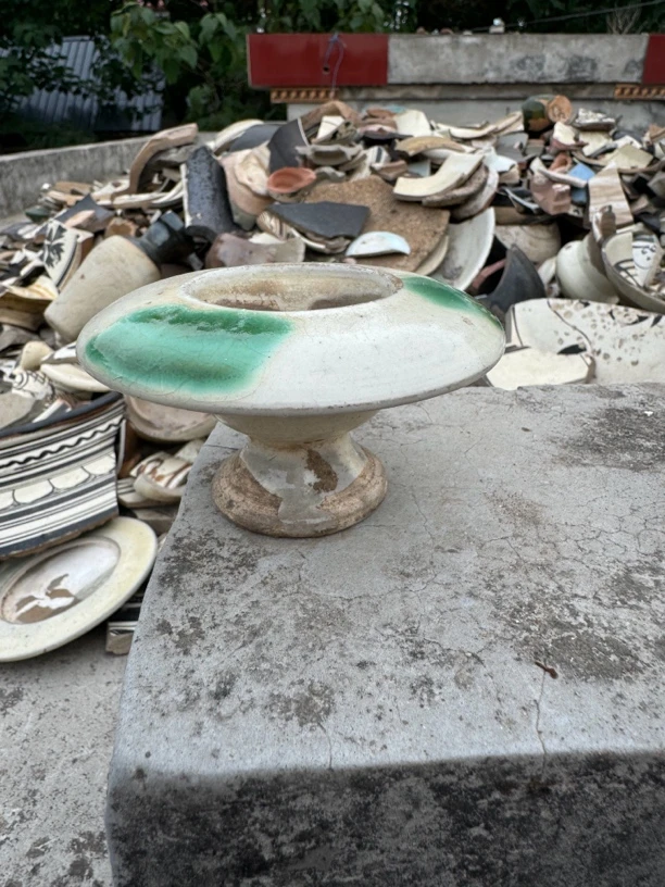 瓷器工艺品，白釉绿斑型炉