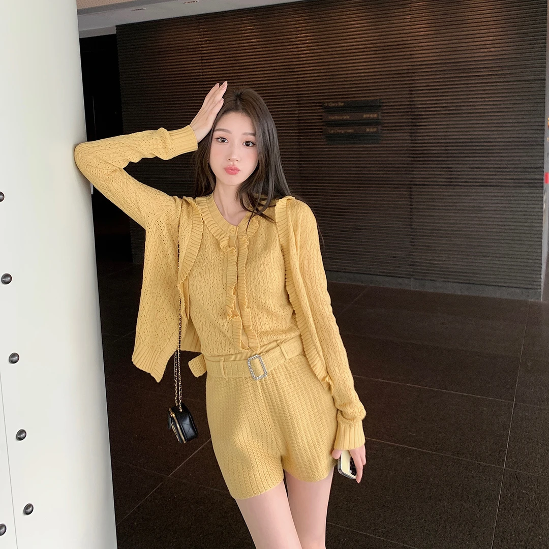 “千金玛德琳”48支真丝绵羊毛柔软细腻重工绞花挑空木耳边嗲嗲套装