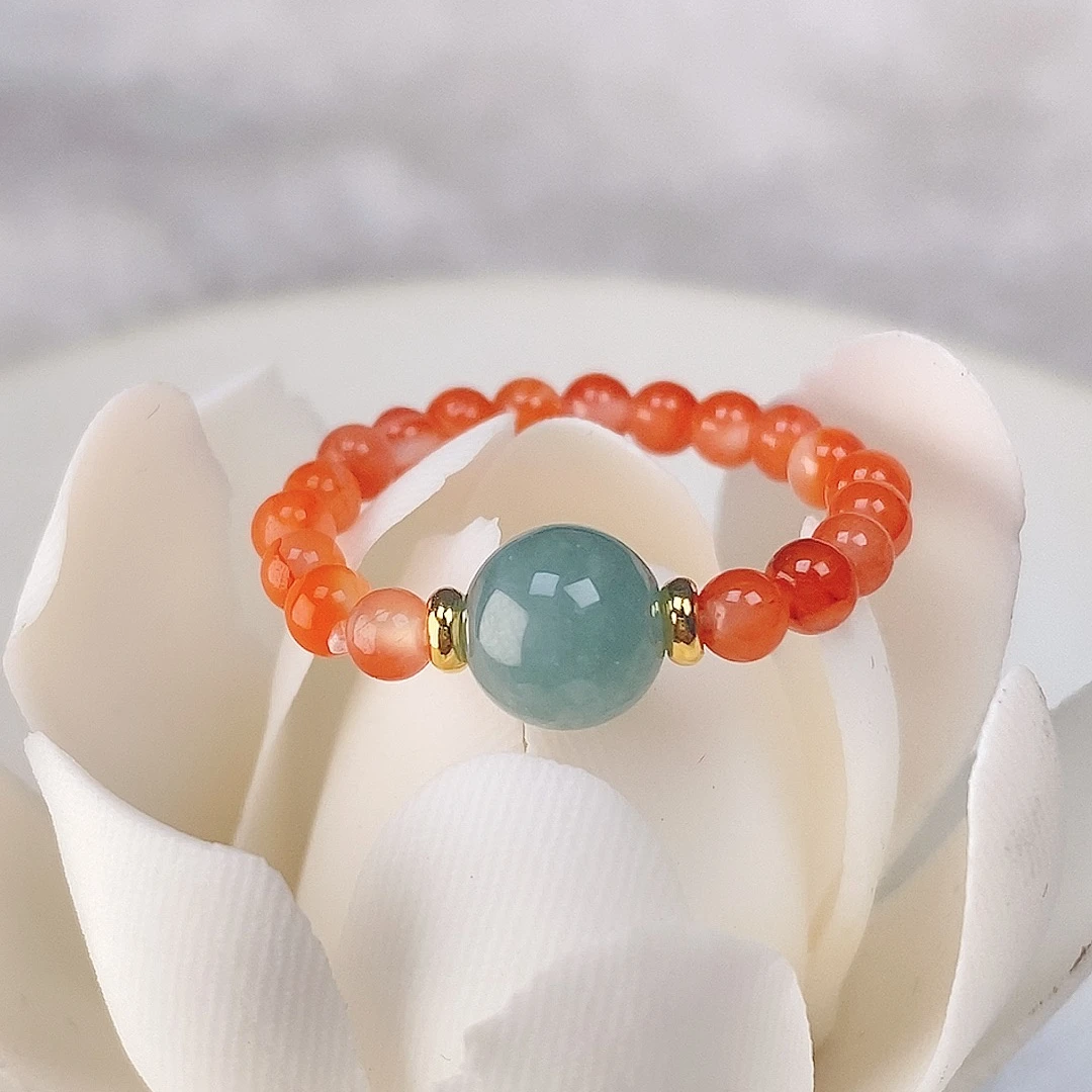 轻奢南红翡翠戒指 翡翠珠径约6MM 小珠约3MM