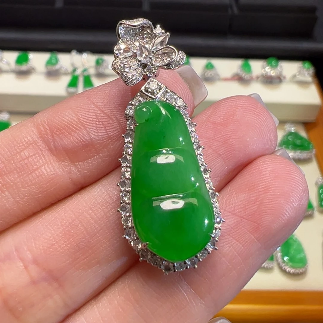 翡翠颈饰18K金镶嵌翡翠