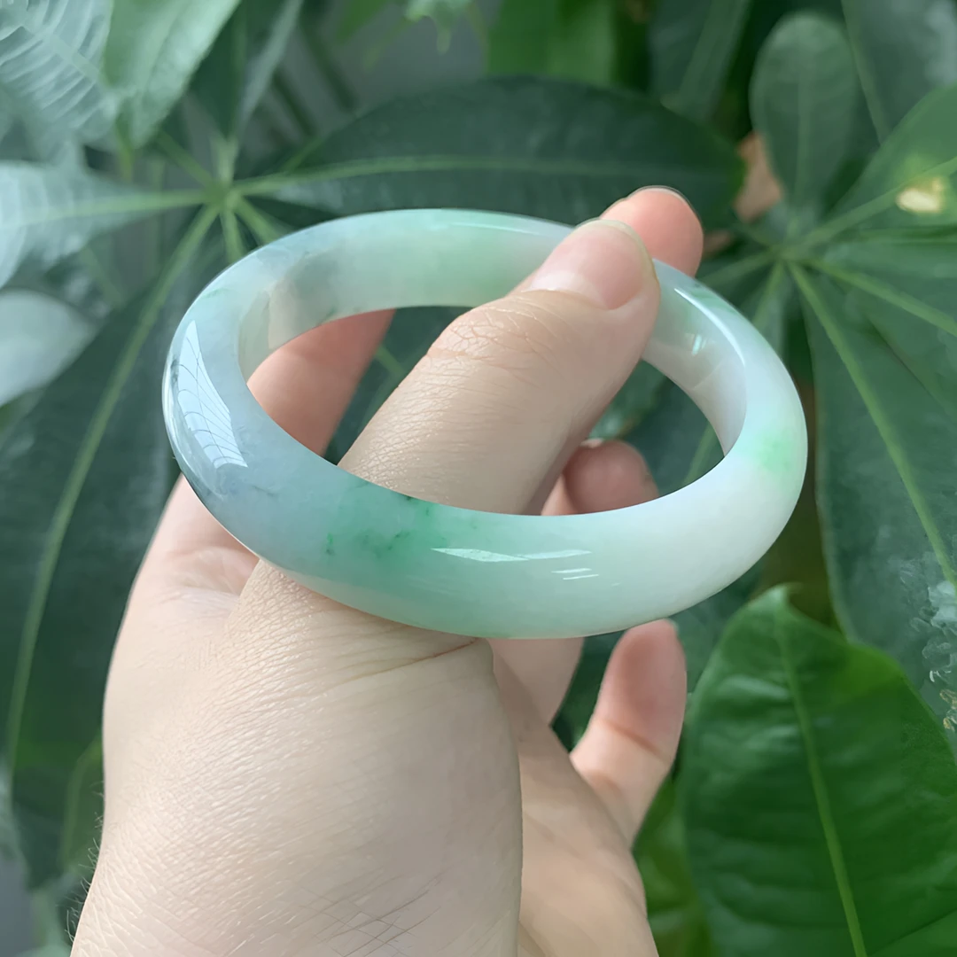 天然翡翠A货 冰胶底飘绿 飘阳绿 玉镯子正圈53