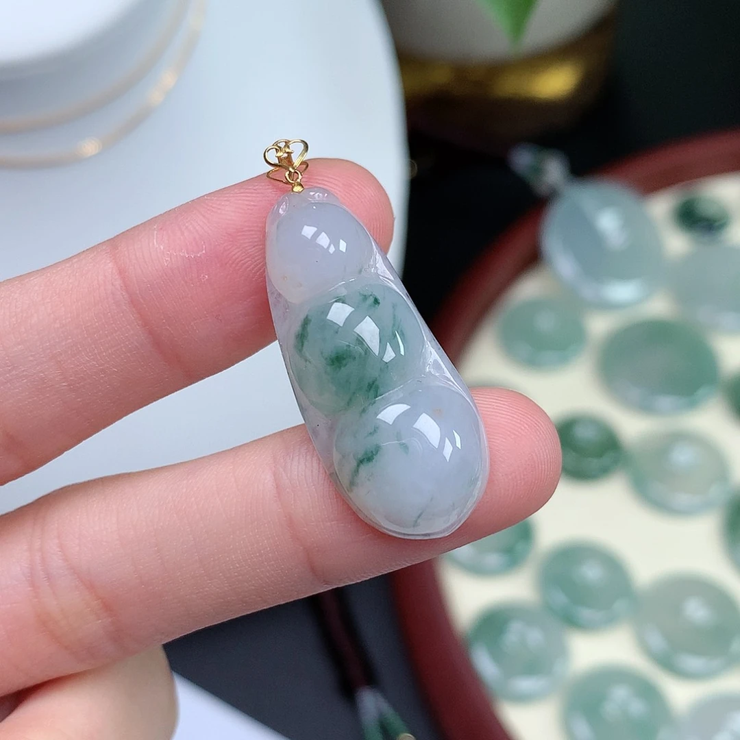 翡翠颈饰18K金镶嵌四季豆