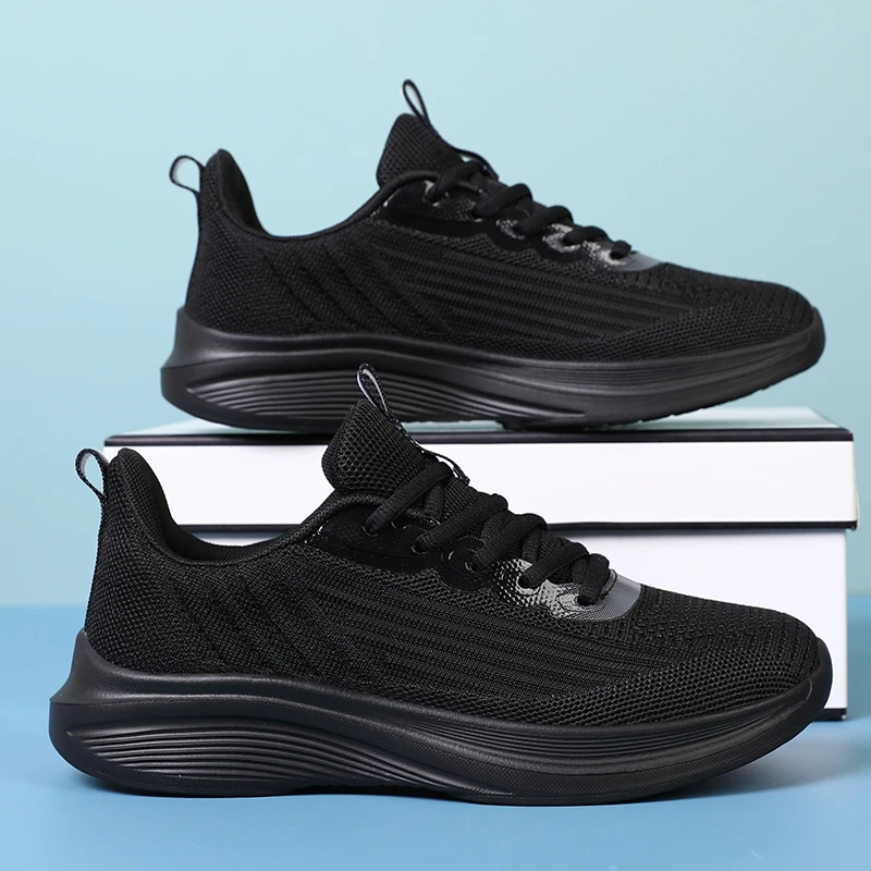 春季新款跑步鞋轻便软底减震男女全黑色透气网面运动鞋情侣休闲鞋