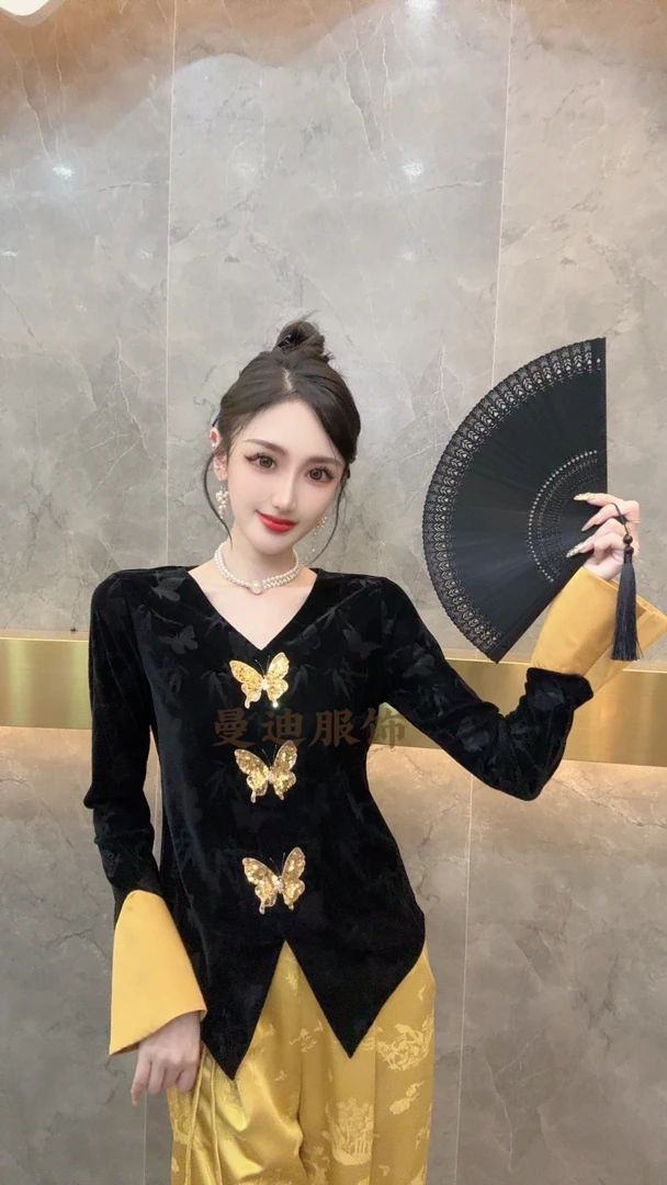 6014新国潮丝绒蝴蝶扣上衣