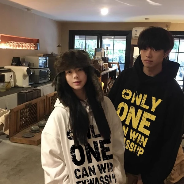 情侣卫衣秋冬新款爆款一男一女连帽卫衣宽松休闲潮牌高级感情侣装