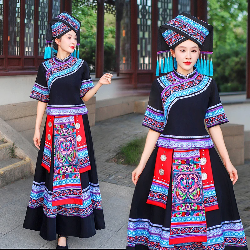 贵州苗寨苗族服装女演出服云南少数民族壮族土家族舞蹈服重工刺绣
