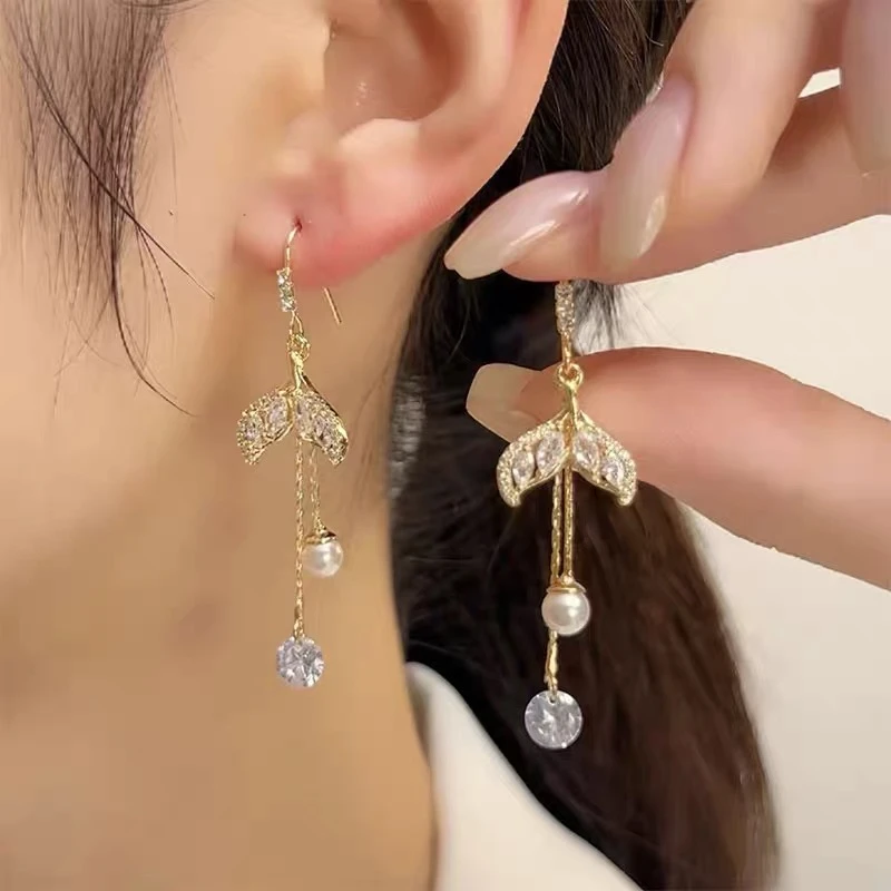 铜合金仿珍珠耳饰 鱼尾流苏新款气质轻奢个性小众设计感耳饰5646