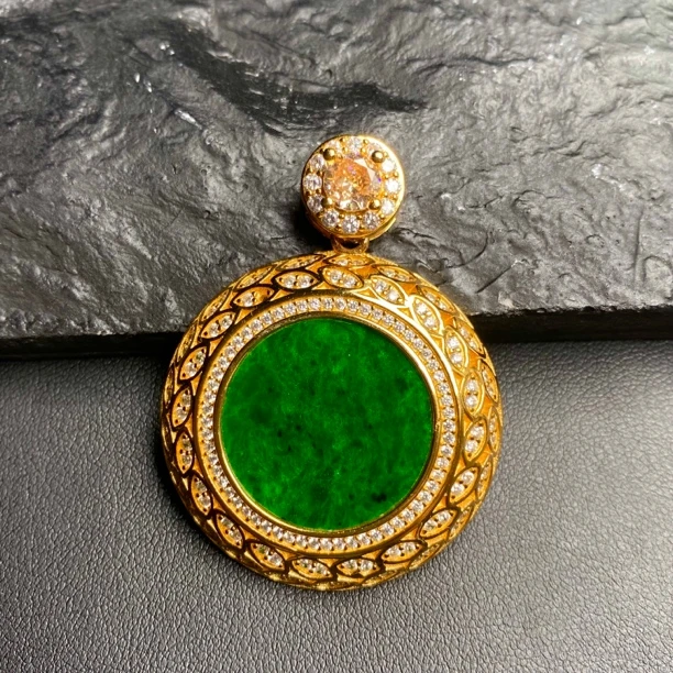 天然A货翡翠吊坠