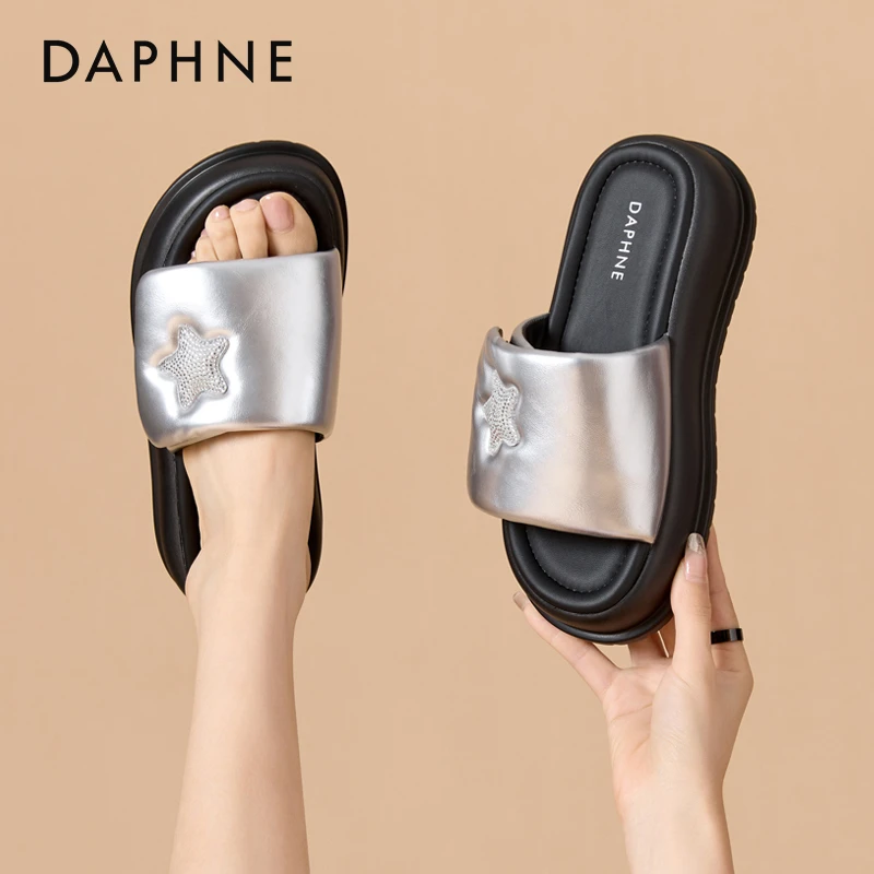 达芙妮五角星水钻魔术贴厚底踩感拖鞋女2025夏新款时尚外穿一字拖
