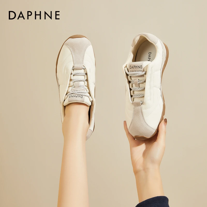 达芙妮休闲运动鞋ins潮2025秋新款平底百搭女单鞋复古软底德训鞋