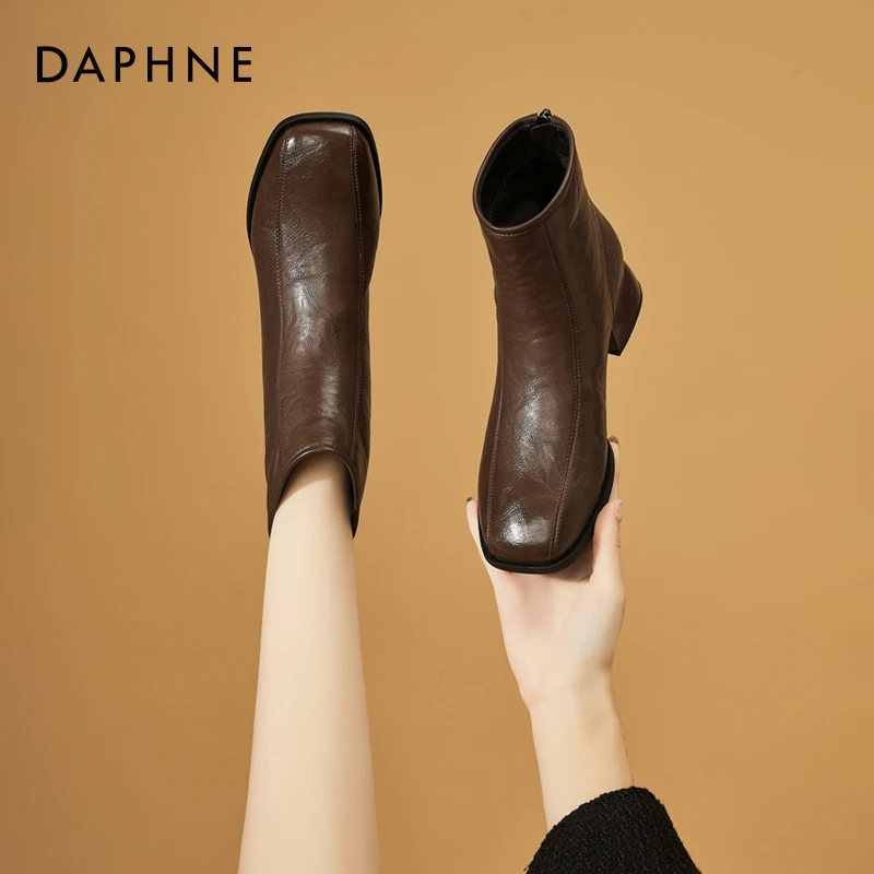 达芙妮方头气质法式通勤短靴女2025冬新款保暖复古加绒舒适时装靴