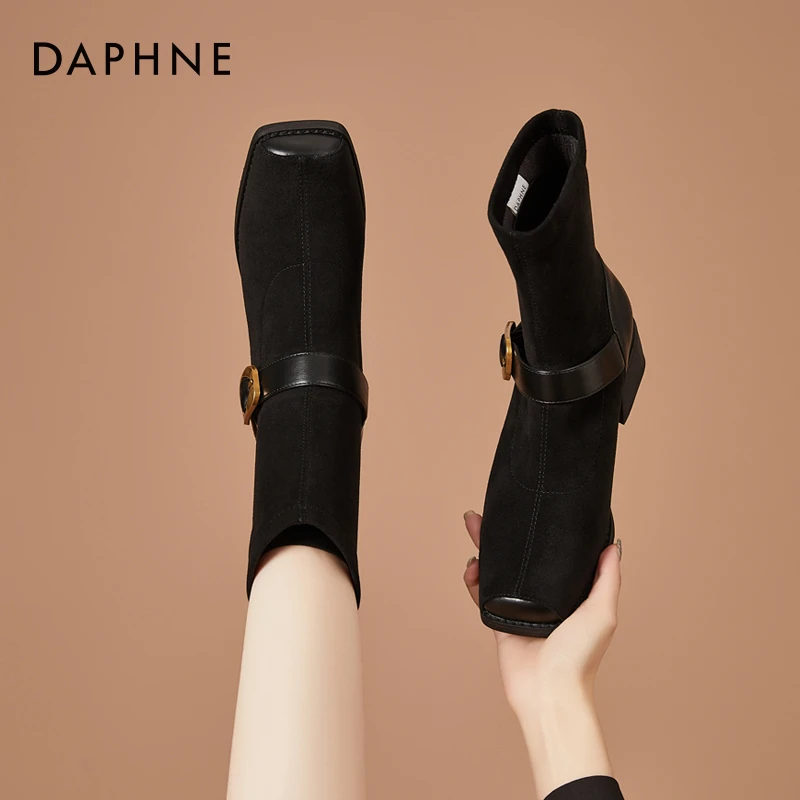 达芙妮秋上新方头弹力瘦瘦靴2024复古显瘦粗跟短筒靴棕色马丁靴