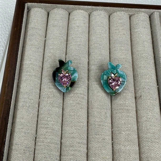 非金属树脂耳饰 原创时尚个性设计桃心耳钉500