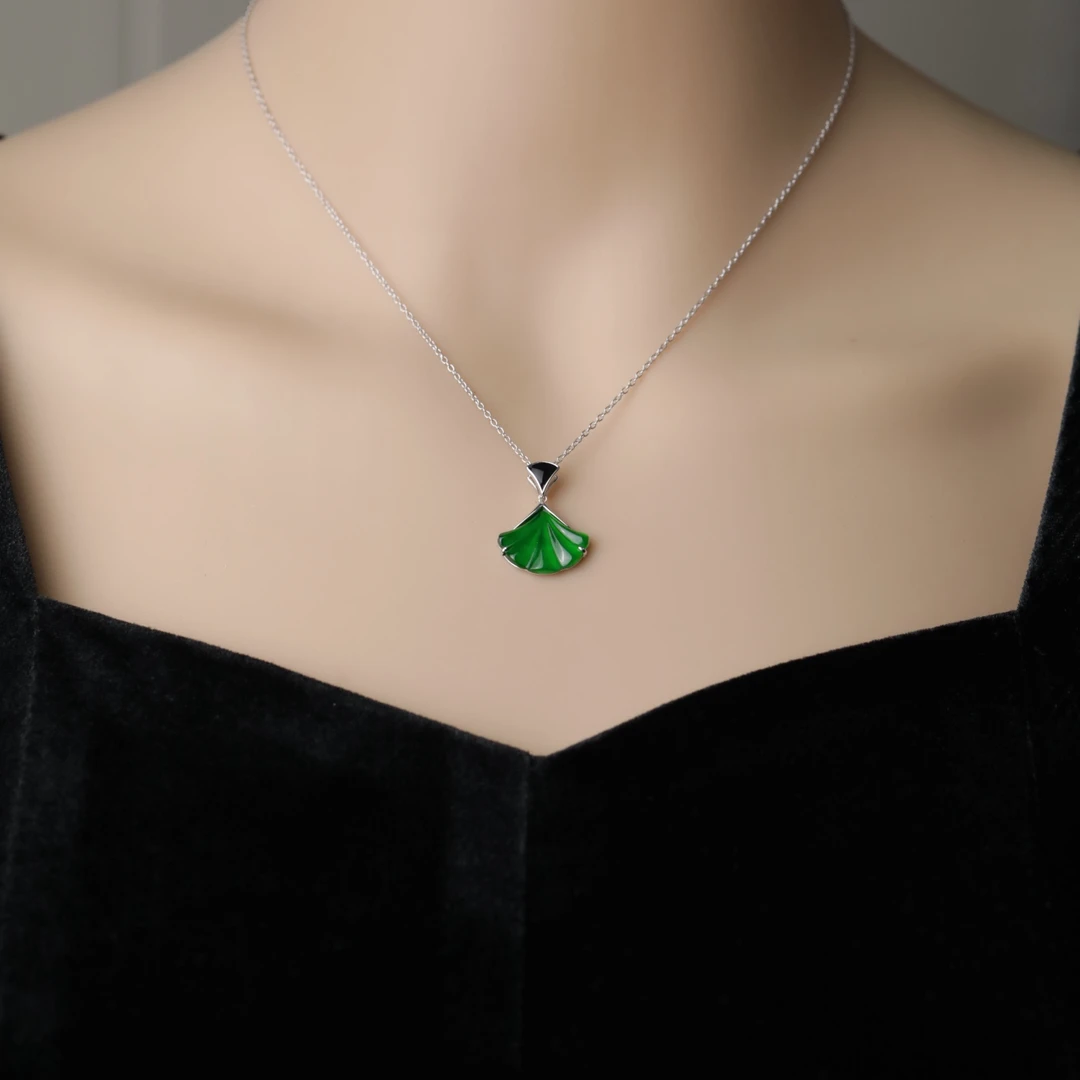 天然A货翡翠杏叶吊坠S925银镶