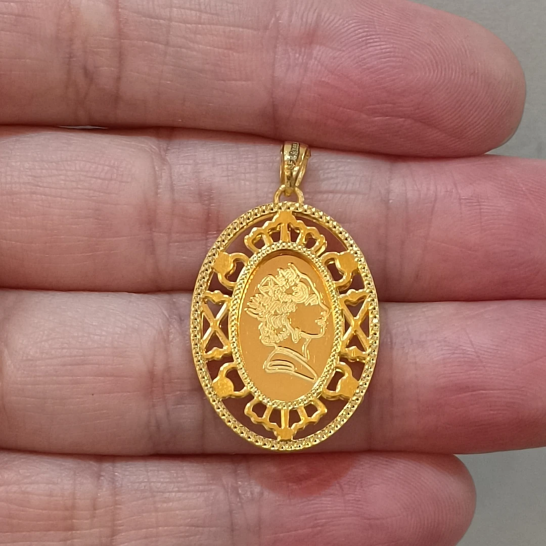 足金999黄金吊坠女式真金正品纯黄金挂坠椭圆女王牌闪亮款7.75克